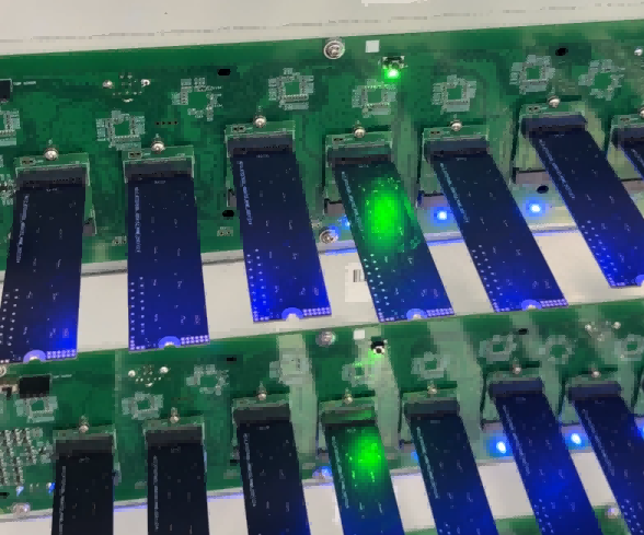 Bak pålitelighet: En dag inne i moderne SSD-fabrikkens strenge daglige testoperasjoner